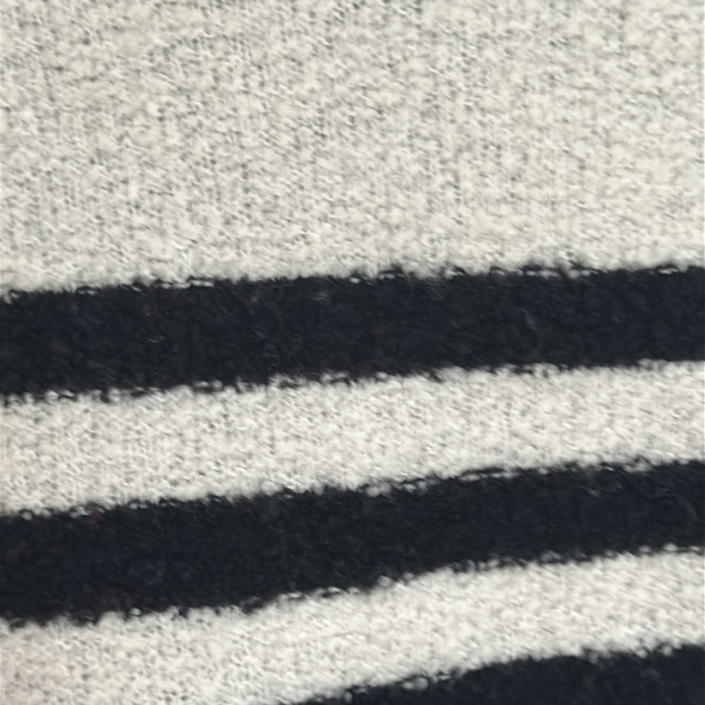 Vince Sweater Ivory & Black striped cuddly size Small - Picture 3 of 8
